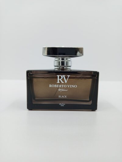 בושם 100ML לגבר מבית ROBERTO VINO בניחוח יוקרתי של אוד, מושק ופרחים ארומטיים.