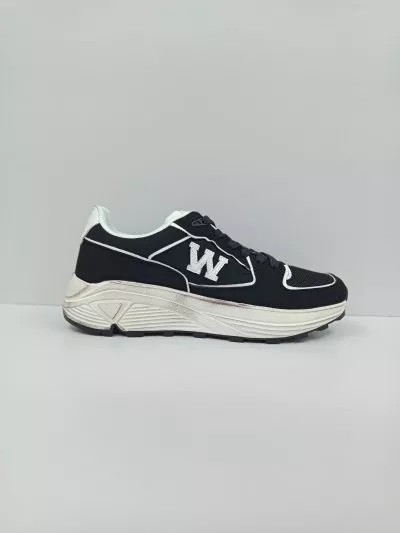 נעלי ספורט מבית W JEANS בצבע שחור-לבן עם לוגו