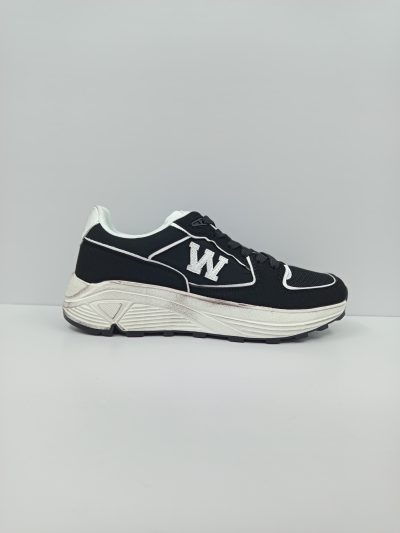 נעלי ספורט מבית W JEANS בצבע שחור-לבן עם לוגו