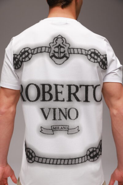 טישרט לבן עם לוגו יוקרתי מבית ROBERTO VINO