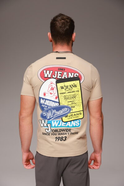 חולצת טי בז' עם הדפסי רטרו מבית W JEANS.