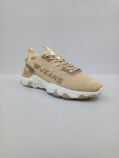 נעלי ספורט לגבר בצבע בז' עם לוגו מודגש וסוליית גומי מעוצבת מבית W JEANS