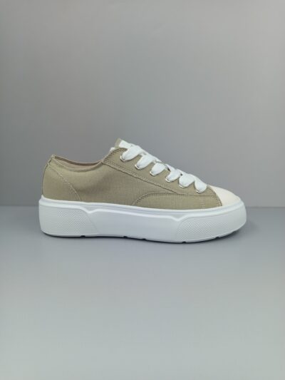נעלי סניקרס לגבר של W JEANS בצבע בז’, טקסטורת בד. עם סוליית גומי לבנה.