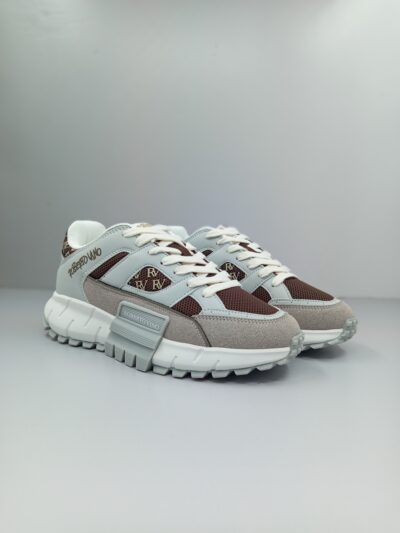 נעלי סניקרס לגבר של ROBERTO VINO בגווני אפור וחום עם סוליית גומי עבה ולוגו RV.