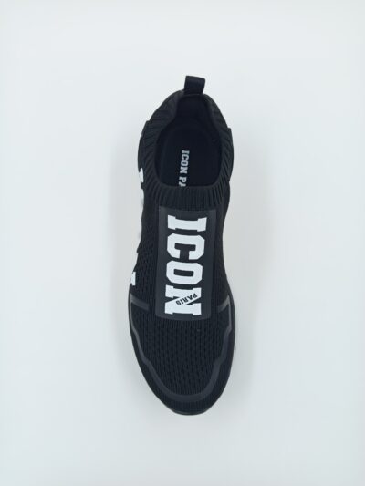 נעלי סניקרס של ICON PARIS בצבע שחור עם לוגו בולט, מבנה ללא שרוכים וסוליית גומי לבנה בעיצוב אורבני מודרני.