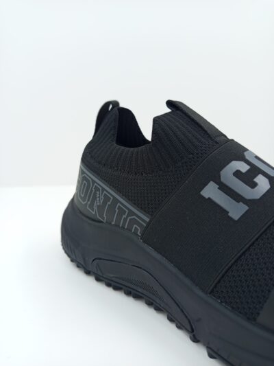 נעל ספורט לגבר של ICON PARIS בצבע שחור עם רצועת אלסטיק וסוליית גומי בעיצוב אורבני מודרני.