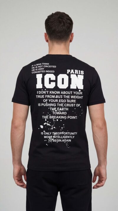 טי שירט שחורה לגבר מבית ICON PARIS עם הדפס טקסט גדול בגב ומיתוג קדמי עדין, גזרה מחטבת ובד כותנה איכותי.