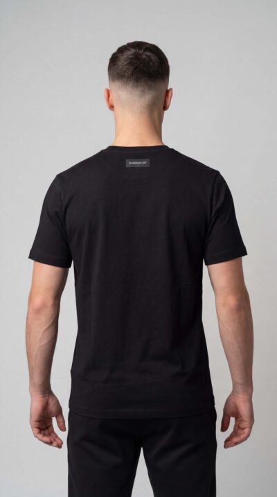 טי-שירט לגבר SHARK SPORT בצבע שחור עם לוגו עדין בחזית, מבד כותנה ולייקרה,