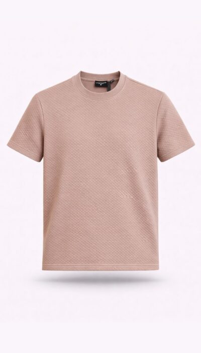 טי שירט לגבר מבית ROBERTO VINO בצבע קרם עם טקסטורת בד גאומטרית וכיתוב Roberto Vino Milano בגב